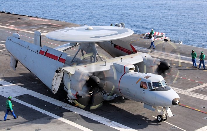 Самолет дальнего радиолокационного обнаружения E-2D "Хокай" (Advanced Hawkeyes), ВМС США